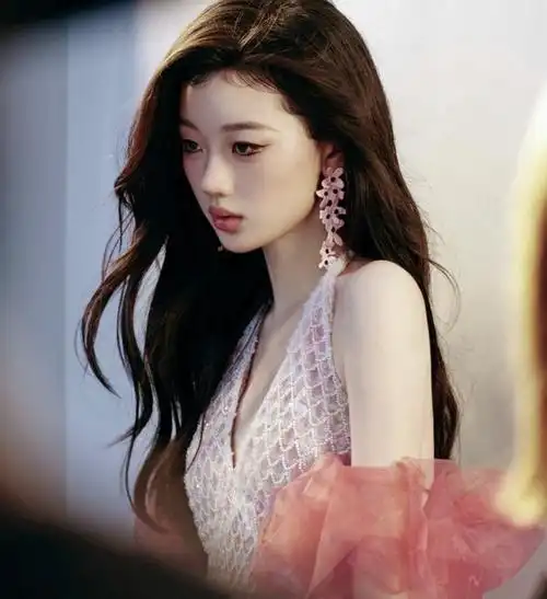 之中的,要么是和那英年岁相近的歌王歌后级别人物刘欢,韩磊,林忆莲