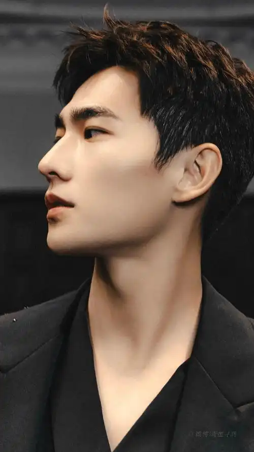 杨洋的名品侧脸线条#杨洋全黑造型