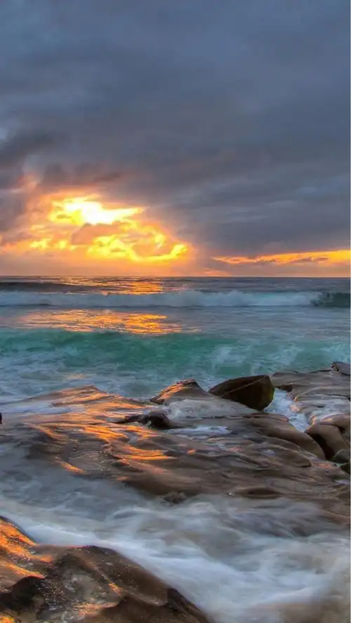 日出礁石海景h5背景