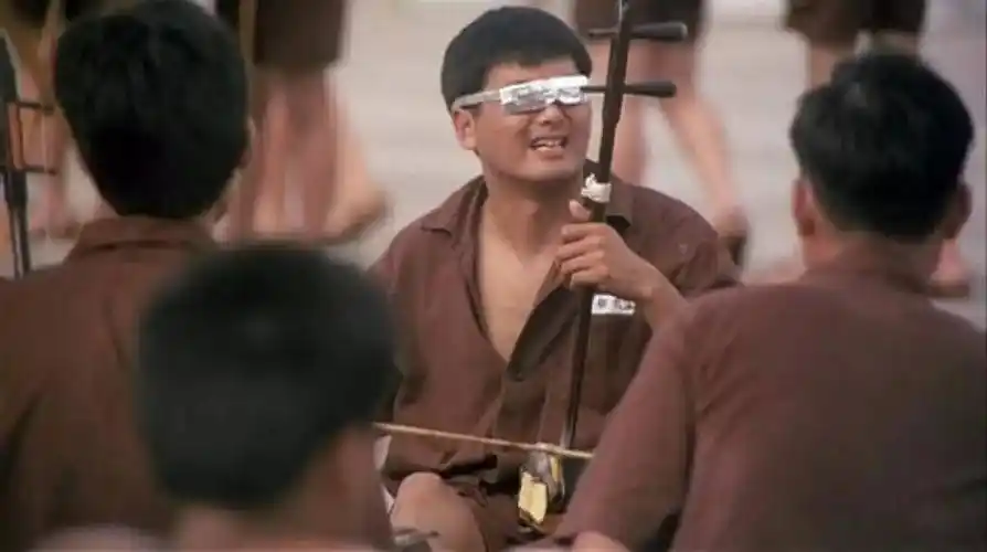 《监狱风云》十周年,优衣库推出周润发同款囚犯服?香港台湾卖断市啦!!