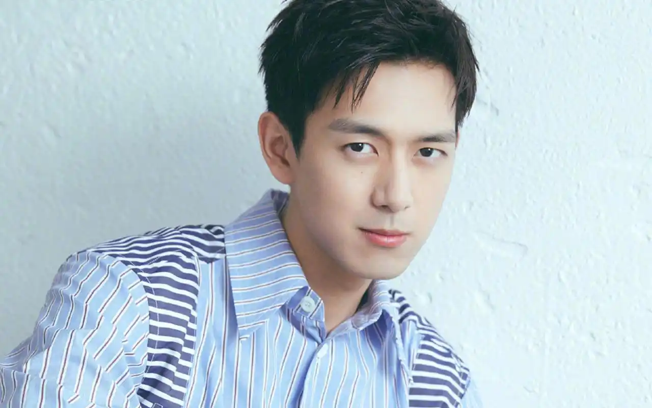 李现清爽绅士风高清桌面壁纸