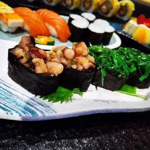 99招牌寿司拼盘芝士炸虾卷6块赤焰蟹肉1对三文鱼寿司1对海草军舰1对