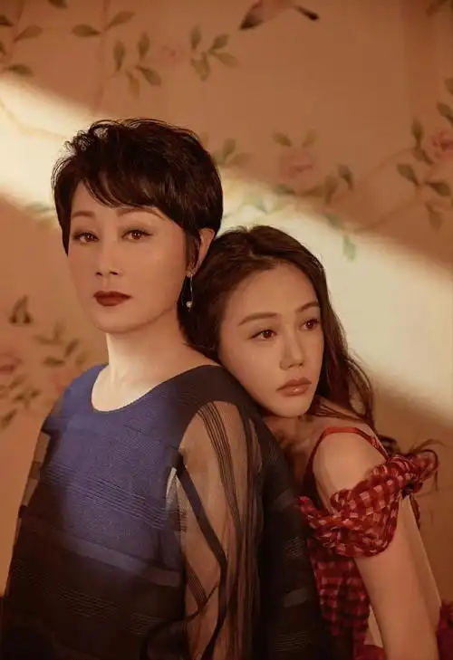 演员王姬嫁给初恋高峰(王姬现任丈夫高峰照片)