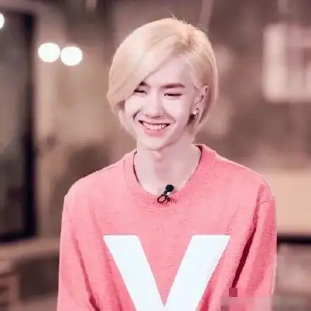 王一博又双叒叕被私生围堵回酒店被堵发火粉丝联合抵制代拍