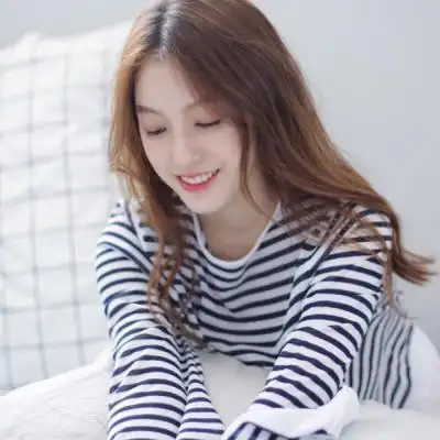 简单大方的气质女生微信头像 凝眸 牵不住时光