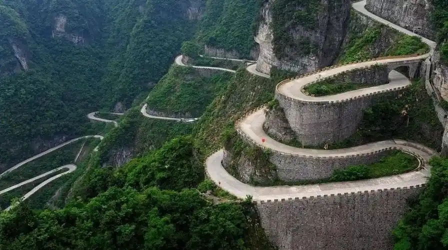 不同道路和车辆有不同的转弯技巧_弯道