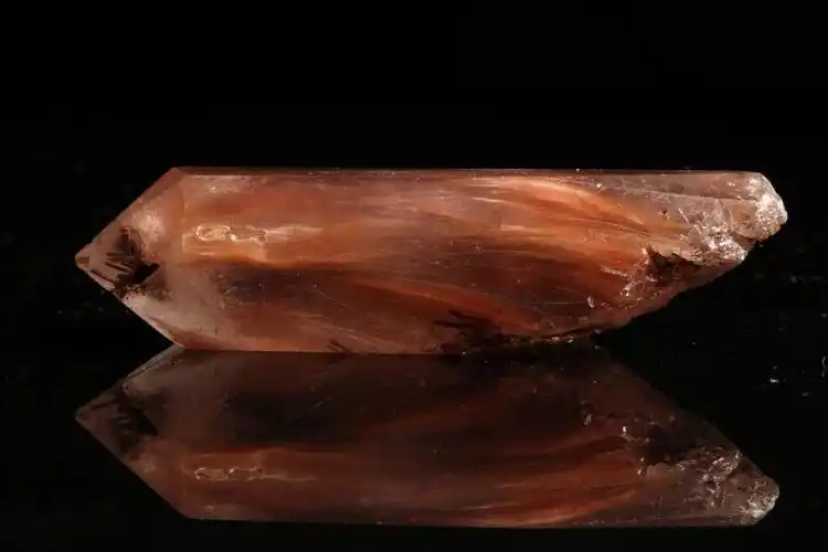 红兔毛顺毛水晶柱原石打磨已出