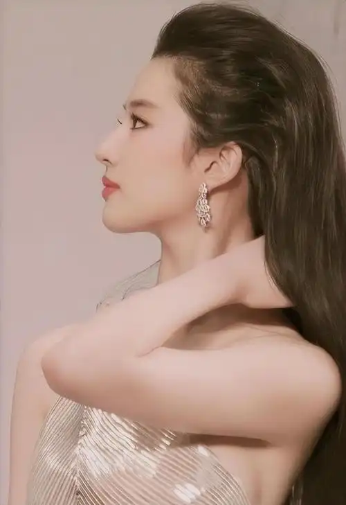 明星鼻子侧颜 鼻子长得好,颜值差不了,9位女星侧颜照,没有对比就没有