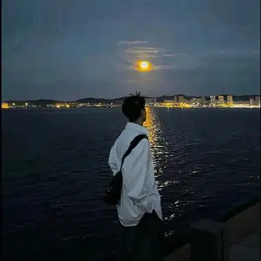 成熟又很有精致的帅气男生头像