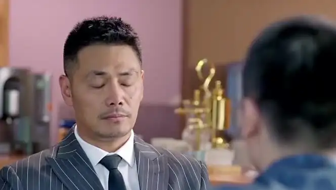 关小迪父亲年轻时真是感情丰富,如今还教秦升追求妖女丽莎