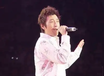 p>满江,1973年1月9日出生于北京市,中国内地流行乐男歌手,音乐制作人