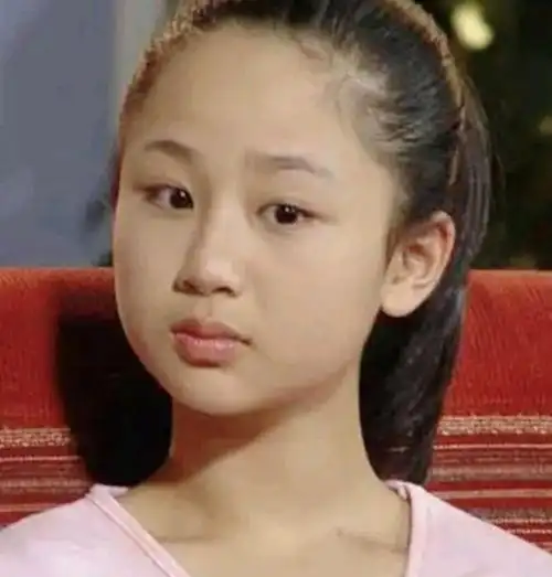 饰演《家有儿女》夏雪,成立了文化传媒公司,杨紫经历了什么?