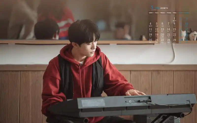 2020年5月易烊千玺帅气红色卫衣日历壁纸