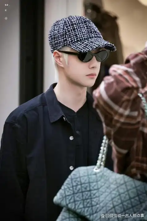 王一博的巴黎之行:报童帽引领时尚风暴