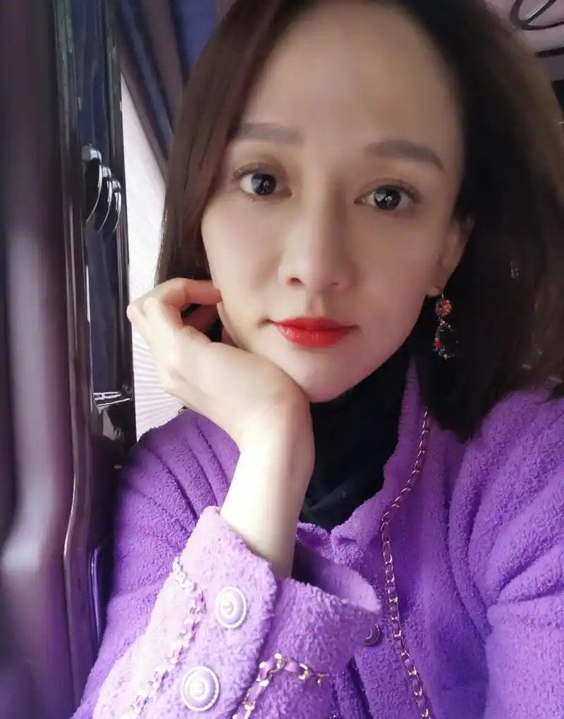 陈乔恩剪了及肩短发之后减龄超有气质比长发美太多了