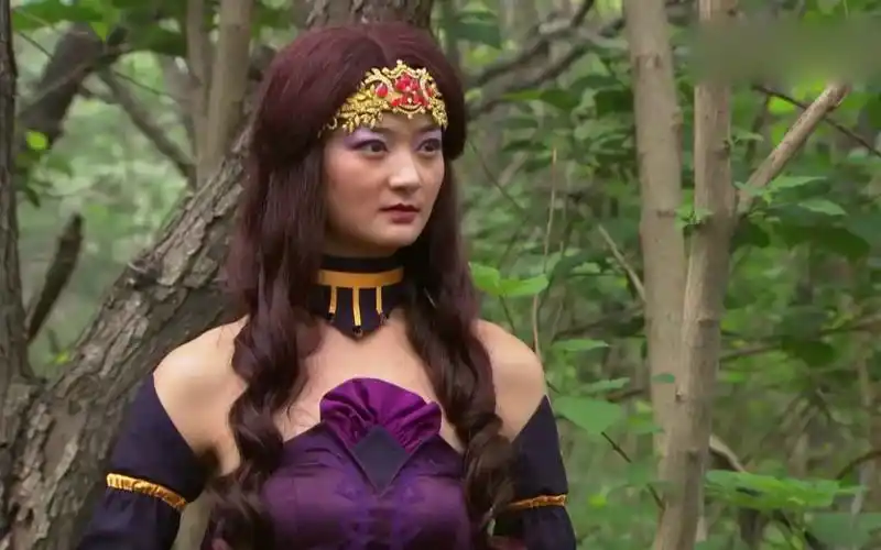 【巴啦啦小魔仙】哈莱王后表面是要蛋糕,她想要的是音符宝盒_哔哩哔哩