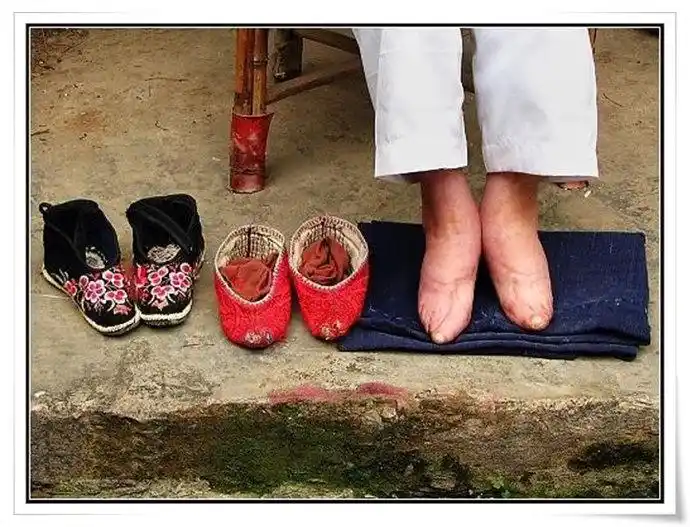 深情地回忆亲亲的奶奶:三寸金莲,是时代给她留下的印记