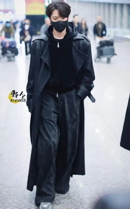 肖宇梁超话#肖宇梁时装周造型##肖宇梁人间手办#腿,大长腿野人看到