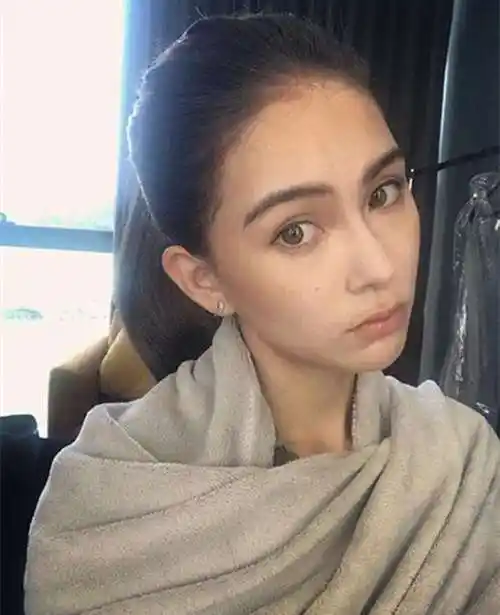 昆凌早年旧照曝光,颜值出众惊艳网友:难怪周杰伦着急娶回家_黑色_设计