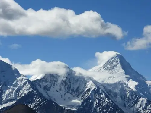 雄伟壮观的贡嘎雪山
