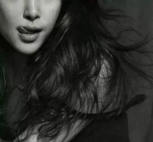 两人都画明星,一个获得李冰冰本人点赞,另一个用牙膏画在镜子上