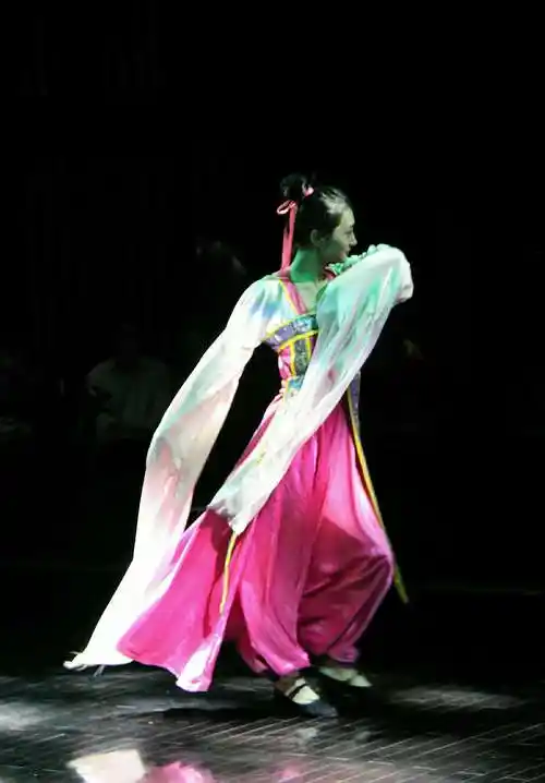 汉代宫女翩翩起舞