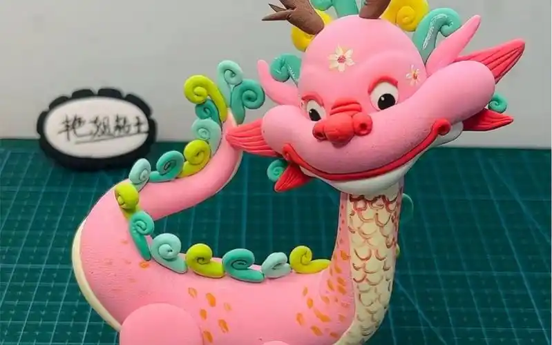 中国梦国潮小粉龙简单又可爱,超轻粘土手工制作教.