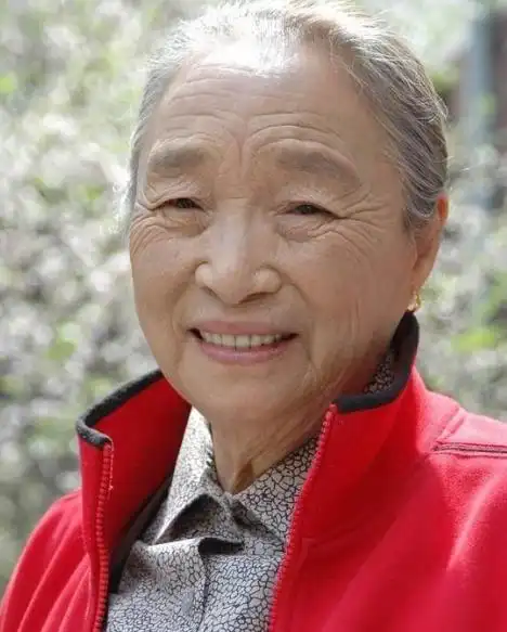 60岁才接触演戏为艺术奉献了自己晚年的老牌艺人