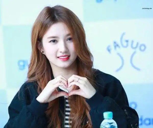 刘些宁gugudan退团 人气是有多高同时签两家公司?