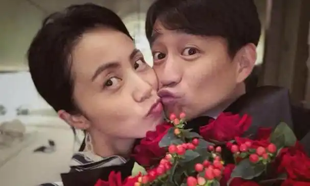 最近,蒋勤勤在一档电视节目中和大家分享了自己对于好友黄磊和孙莉的