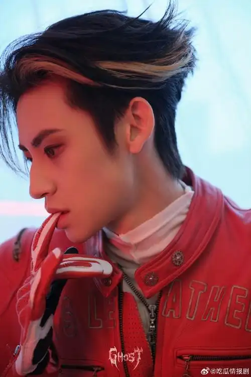 小鬼音乐节不穿毛衣穿皮衣##小鬼又来音乐节炸场了