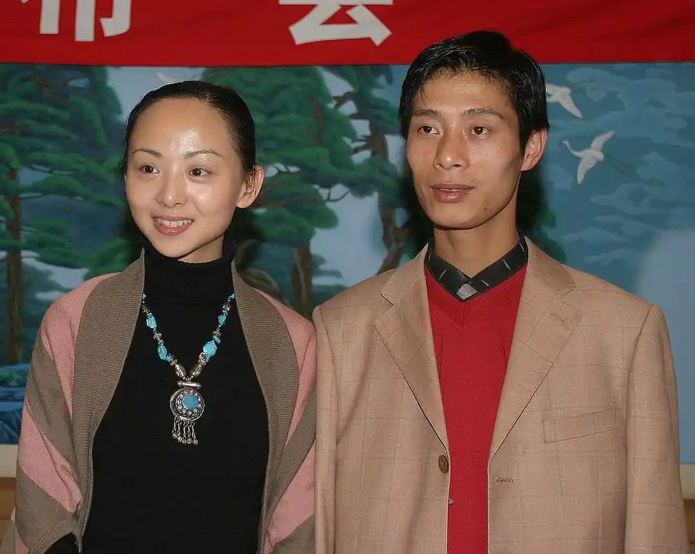 鲁豫问邰丽华老公李春:"你们俩在一起怎么交流?全部用手语吗?