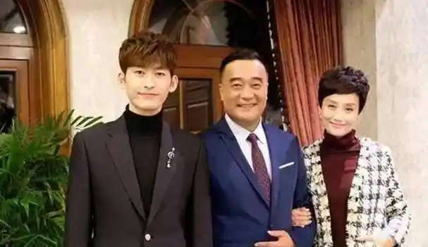 有种"人生赢家"叫李颖,"儿子"是当红明星,女儿是奥运冠军_母亲_吕中