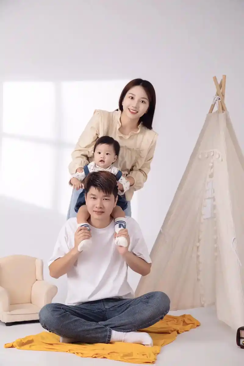 亲子照 #一家三口的小幸福 #儿童摄影 #咔嚓来张全家福  - 抖音