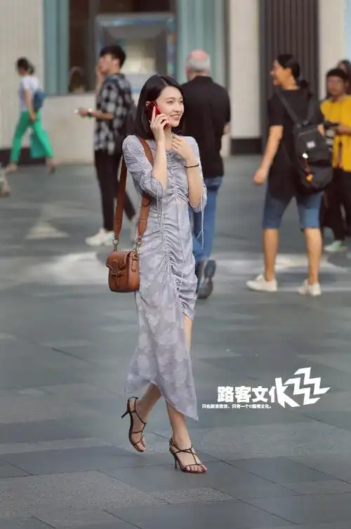 look街拍成都太古里步行街高颜值潮人聚集地