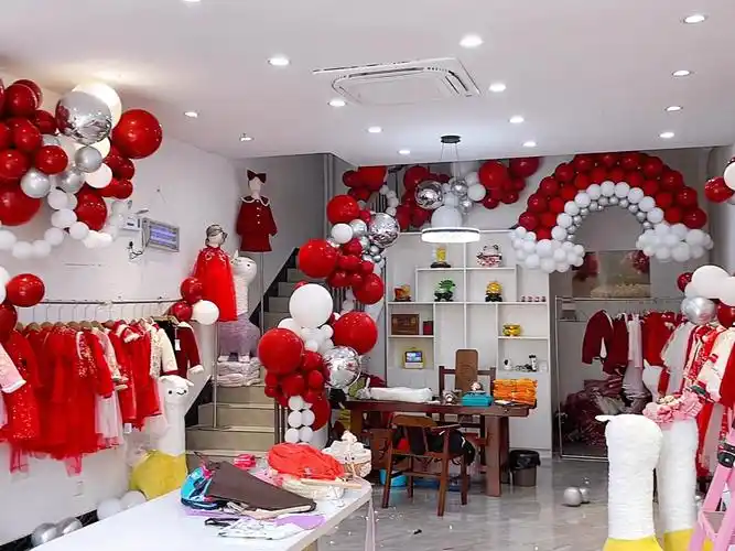 儿童服装店开业气球布置