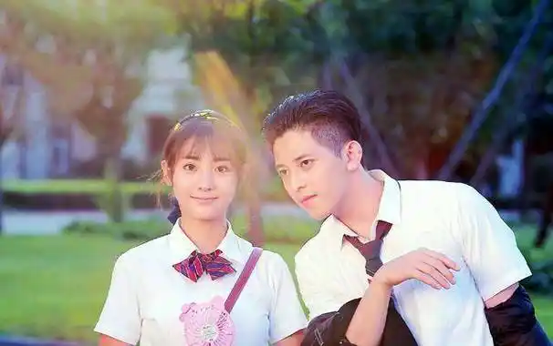 《男神执事团》,后来张若昀郑业成也火了;然后和李宏毅邢菲合作《恶魔