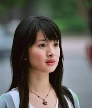 回顾演员林依晨32岁嫁豪门备孕7年才生下女儿在卑微中幸福