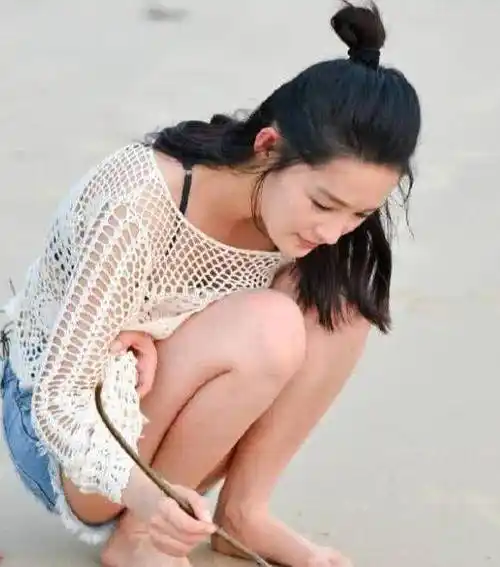 正所谓"人红是非多",在李沁成名之后,之前她参加综艺时的照片也被网友