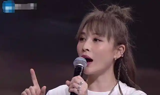 许飞尚雯婕事件发酵,唐笑厉娜纷纷表态,14年的恩怨又被搬上台面_节目