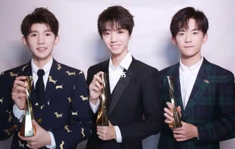 六年前深陷tfboys的坑六年后又跳进了tnt的坑李飞把我的心抓的死死的