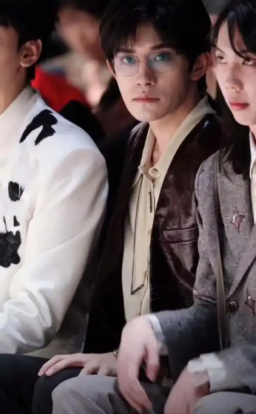 vogue盛典内场张子枫清冷千玺贵公子气息拉满迪丽热巴高贵