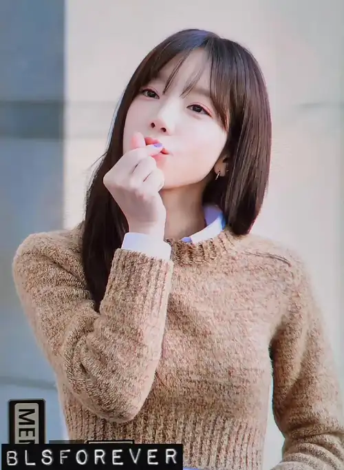 韩国女星金泰妍 最新机场照尽显清纯动人魅力_影响_sm_金泰荣