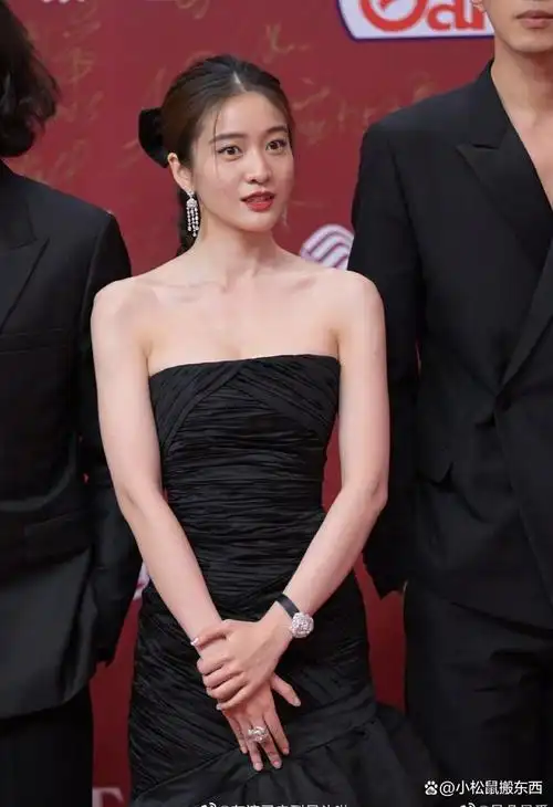 上海电影节女明星红毯造型——倪妮,周冬雨,张子枫谁赢了