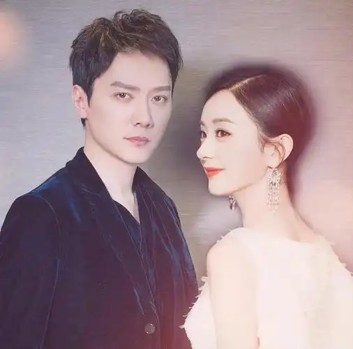 冯绍峰公开表白,亲密照片曝光引热议,网友:恭喜找到最值得爱的