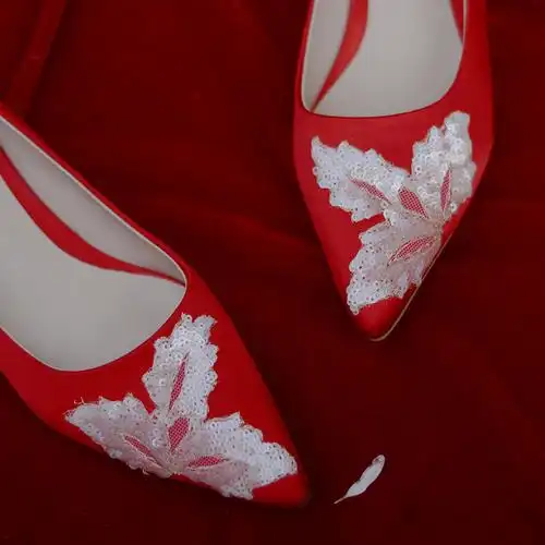 红色婚鞋平底孕妇不累刺绣缎面秀禾中式绸缎单鞋