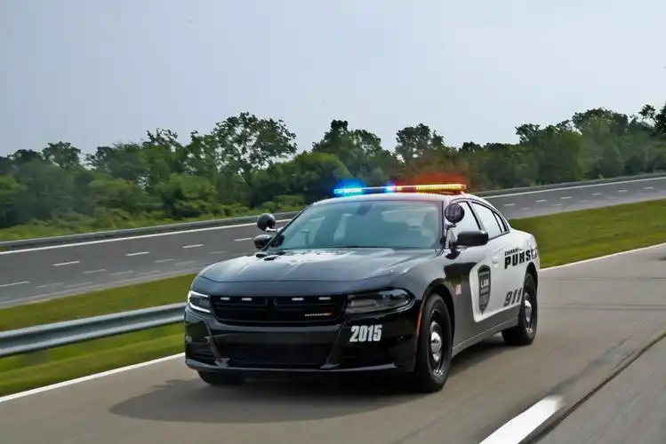 美国的警车都有什么型号从性能上说可能出现美剧中警车紧追豪车不放的