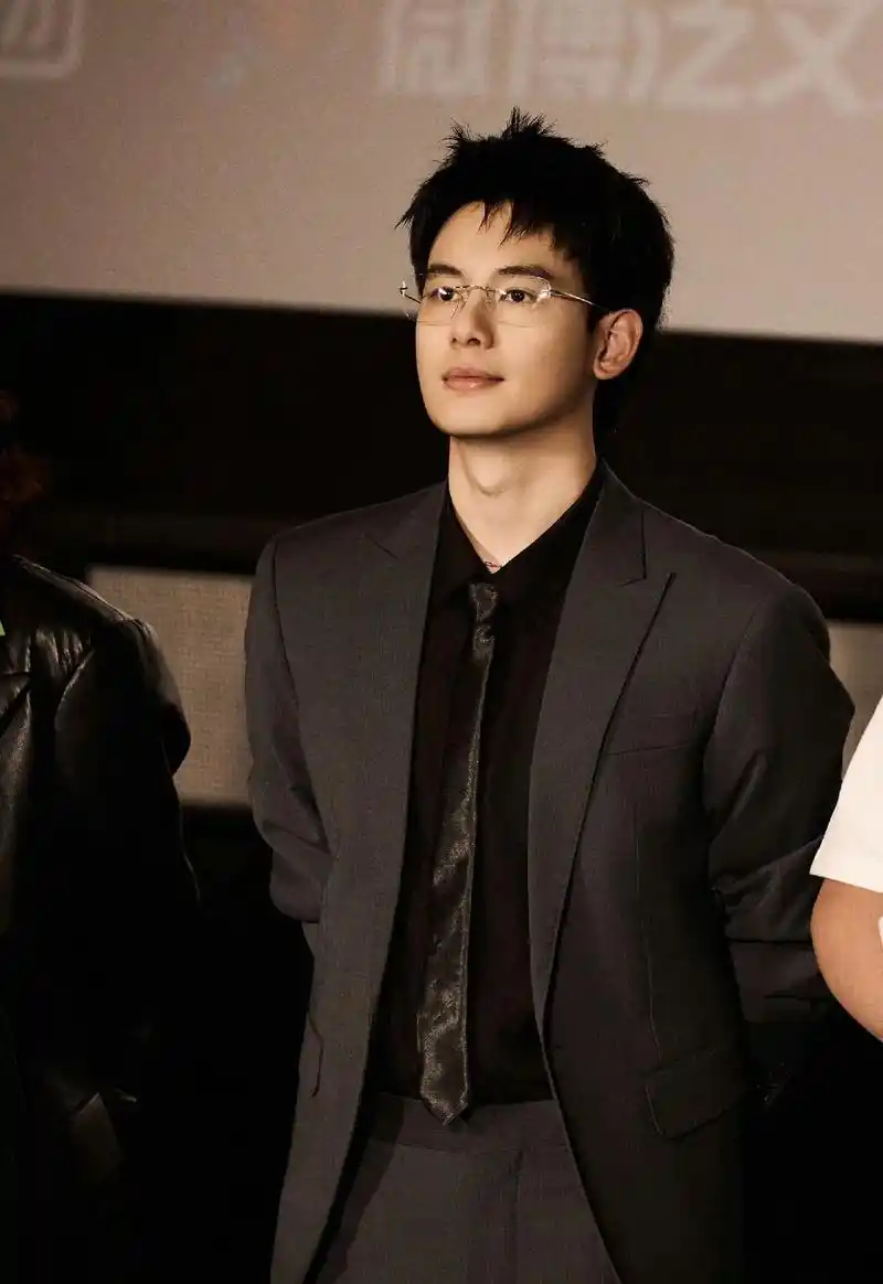 西装杀 #胡先煦 #飞驰人生网剧 谁懂啊 小孩哥爆改 内 - 抖音