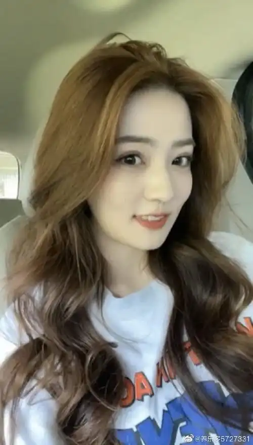 徐璐突袭粉丝#看徐璐互动真的好开心啊,非. 来自养乐多57273 - 微博