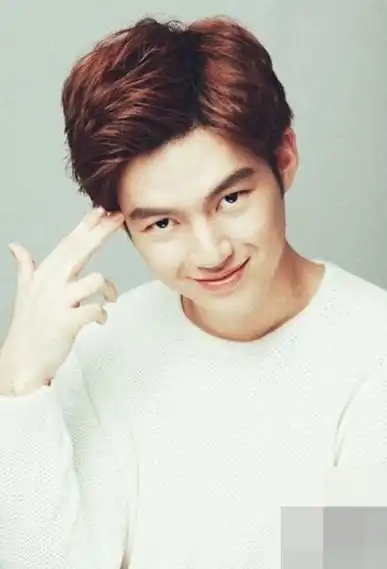 【图】说说男自然卷适合什么发型 5种卷发发型让你变男神_小猪生活